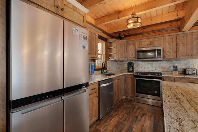 136 Pack Creek, Blue Ridge, GA 30513