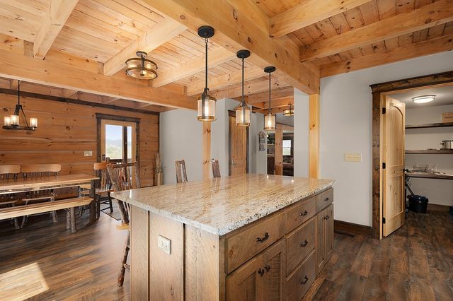 136 Pack Creek, Blue Ridge, GA 30513