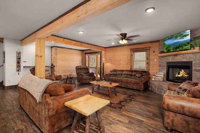 136 Pack Creek, Blue Ridge, GA 30513