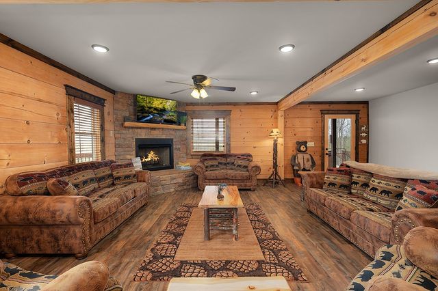 136 Pack Creek, Blue Ridge, GA 30513