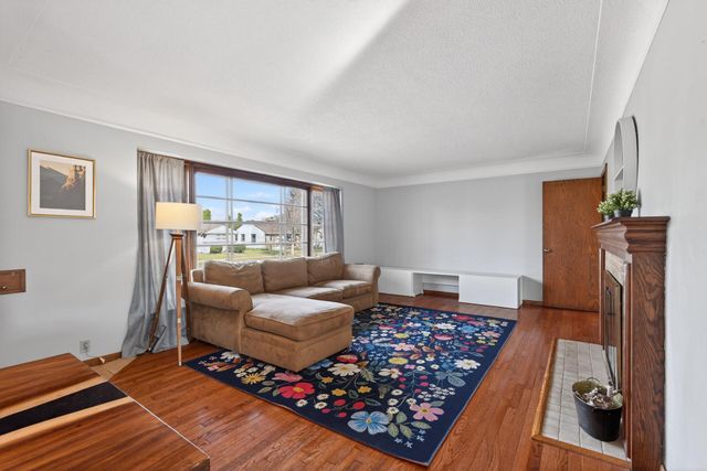 3524 Abbott Avenue N, Robbinsdale, MN 55422