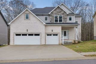 1033 Brightwood Ct, Clarksville, TN 37043