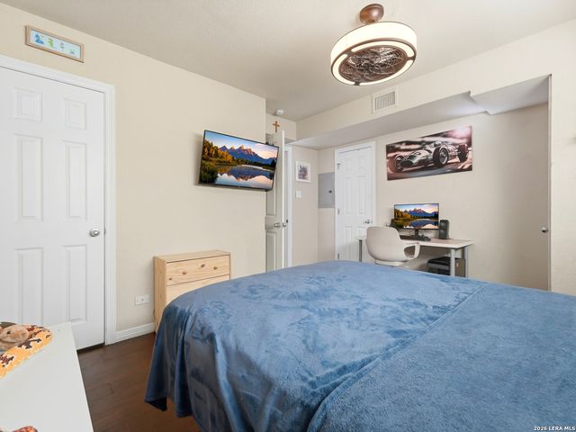 255 E Rampart Dr Unit 109, San Antonio, TX 78216