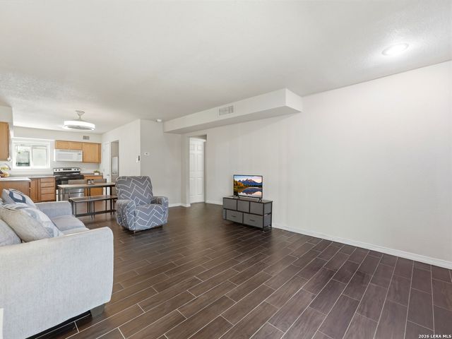 255 E Rampart Dr Unit 109, San Antonio, TX 78216