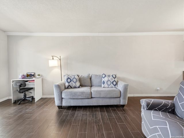 255 E Rampart Dr Unit 109, San Antonio, TX 78216