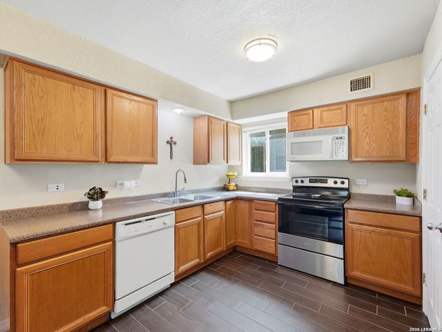 255 E Rampart Dr Unit 109, San Antonio, TX 78216