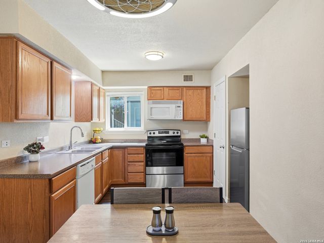 255 E Rampart Dr Unit 109, San Antonio, TX 78216
