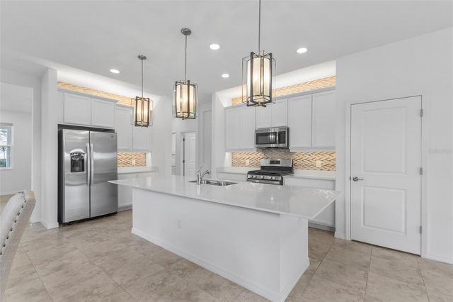 8121 STERNWAY ROAD, Sarasota, FL 34240