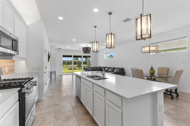 8121 STERNWAY ROAD, Sarasota, FL 34240