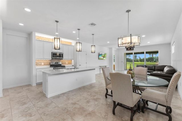 8121 STERNWAY ROAD, Sarasota, FL 34240