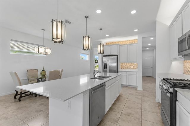 8121 STERNWAY ROAD, Sarasota, FL 34240