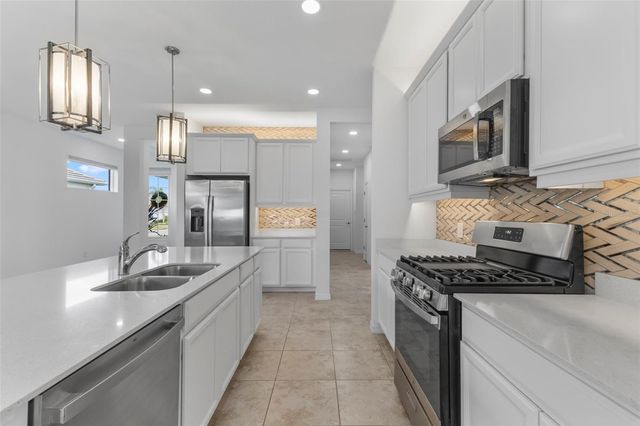 8121 STERNWAY ROAD, Sarasota, FL 34240