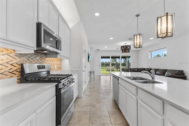 8121 STERNWAY ROAD, Sarasota, FL 34240