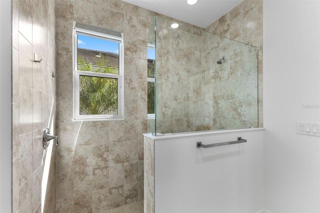 8121 STERNWAY ROAD, Sarasota, FL 34240