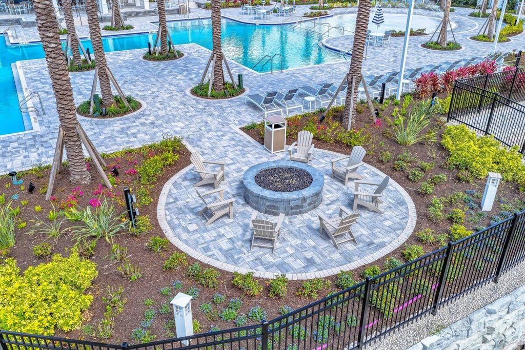 Image 3 of property listing at 17831 MACARTHUR LOOP, Venice, FL 34293