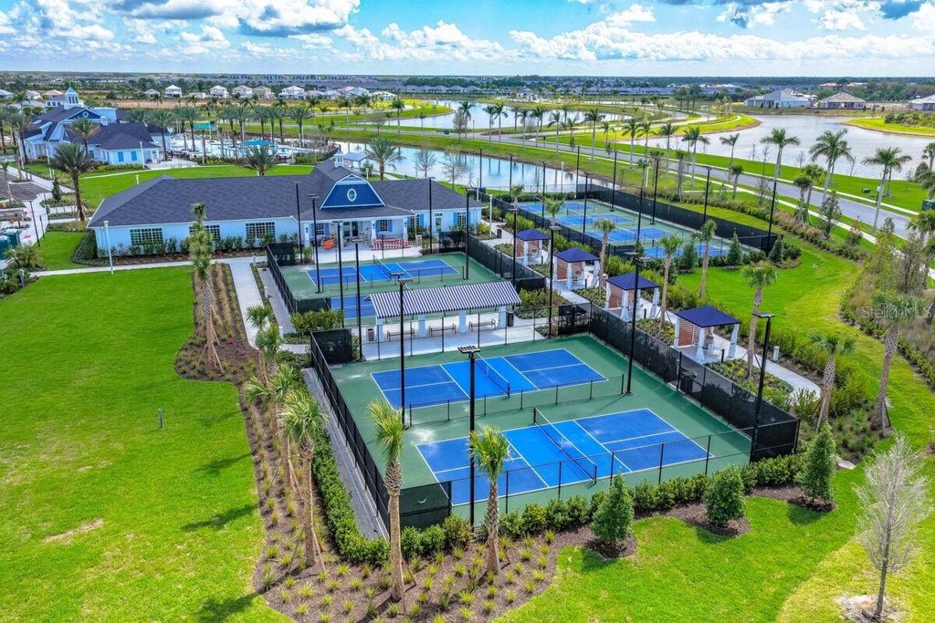 Image 4 of property listing at 17831 MACARTHUR LOOP, Venice, FL 34293