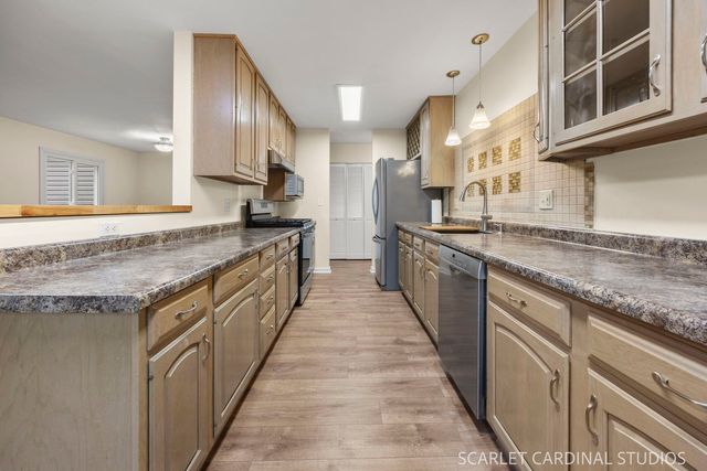 30W261 Leominster Court, Warrenville, IL 60555