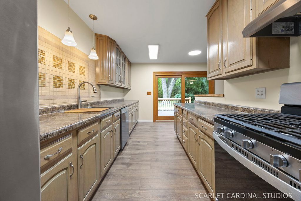 30W261 Leominster Court, Warrenville, IL 60555 — photo 4