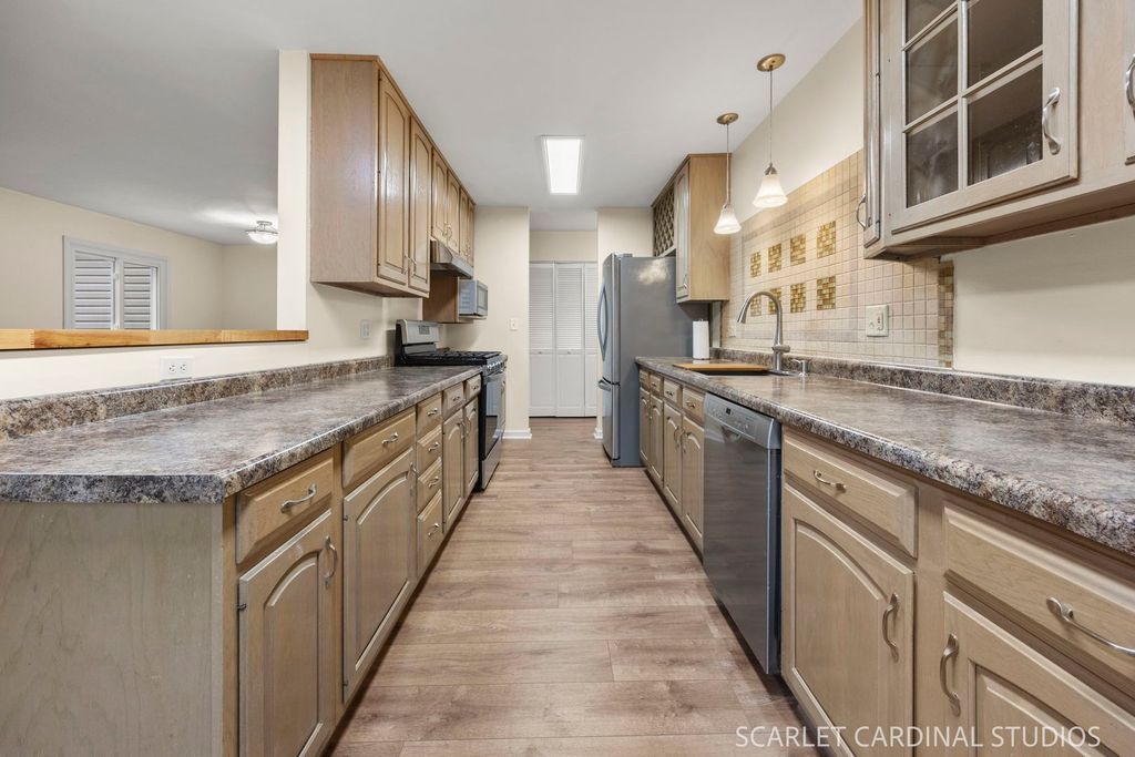 30W261 Leominster Court, Warrenville, IL 60555 — photo 5