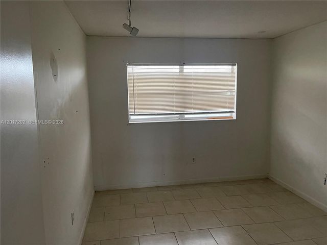 1660 NE 191st St 313-1, Miami, FL 33179