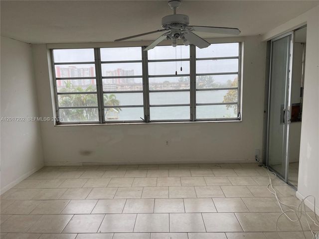 1660 NE 191st St 313-1, Miami, FL 33179