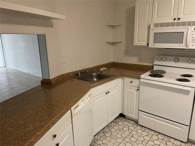1660 NE 191st St 313-1, Miami, FL 33179