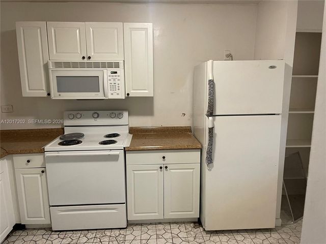 1660 NE 191st St 313-1, Miami, FL 33179