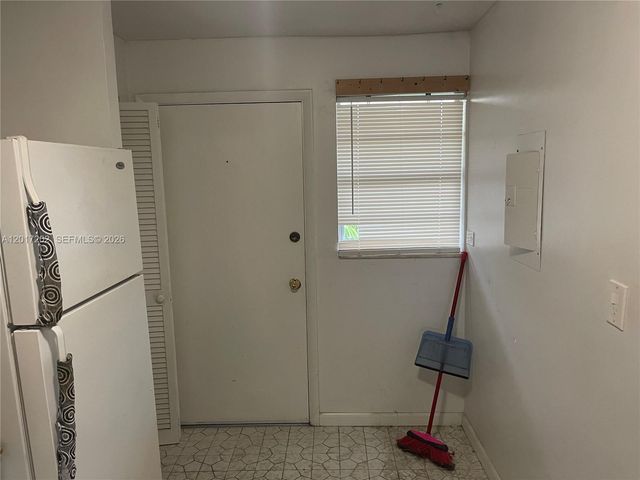 1660 NE 191st St 313-1, Miami, FL 33179