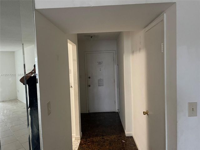 1660 NE 191st St 313-1, Miami, FL 33179