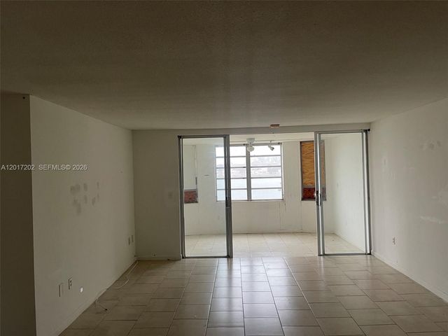 1660 NE 191st St 313-1, Miami, FL 33179
