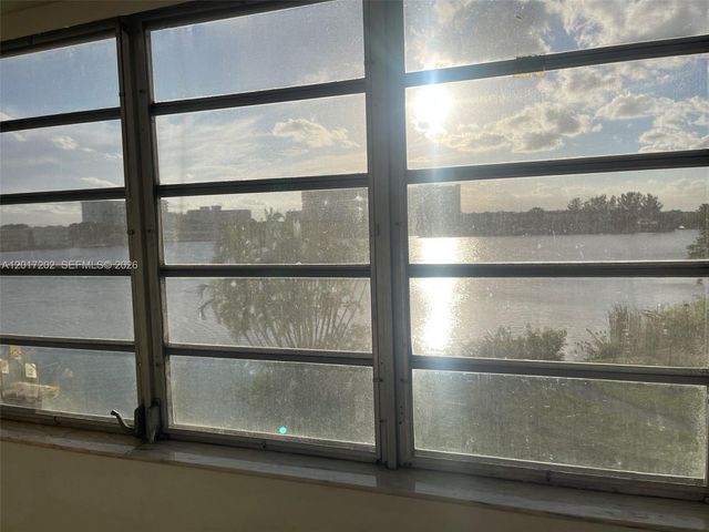 1660 NE 191st St 313-1, Miami, FL 33179