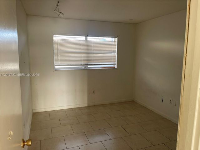 1660 NE 191st St 313-1, Miami, FL 33179