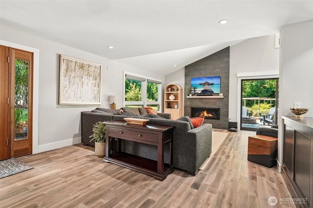 18448 SE 43rd Place, Issaquah, WA 98027