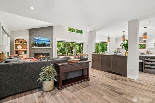 18448 SE 43rd Place, Issaquah, WA 98027