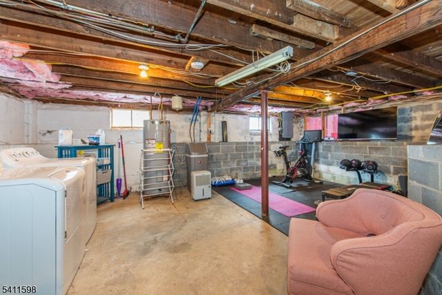 312 Idalroy Trl, Hopatcong Boro, NJ 07843