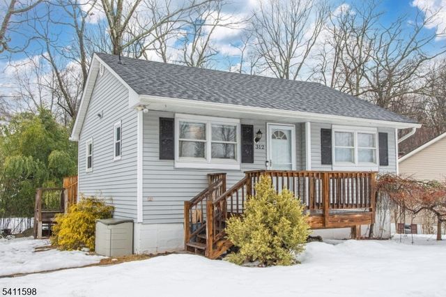 312 Idalroy Trl, Hopatcong Boro, NJ 07843