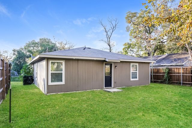 3111 Mcdermott Avenue, Dallas, TX 75215