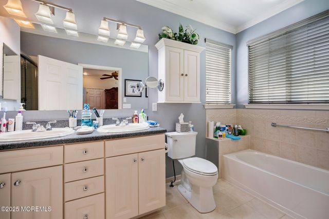 32 Vineyard Way, Barnegat, NJ 08005