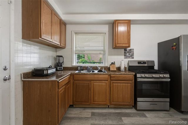 28611 Parkwood Street, Inkster, MI 48141