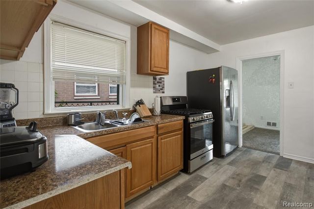 28611 Parkwood Street, Inkster, MI 48141