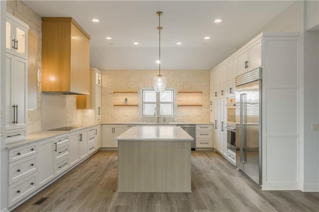 4215 Greystone Drive, St Joseph, MO 64505