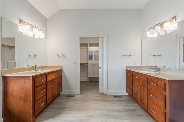 4215 Greystone Drive, St Joseph, MO 64505