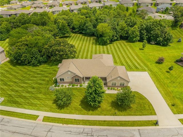 4215 Greystone Drive, St Joseph, MO 64505