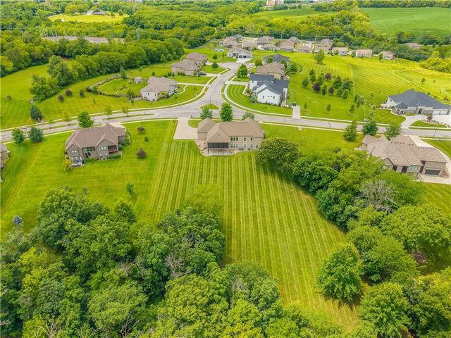 4215 Greystone Drive, St Joseph, MO 64505