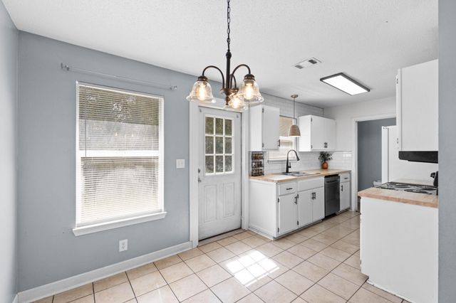 2517 Sunset Drive, Crestview, FL 32536