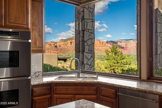 220 CRYSTAL SKY Drive, Sedona, AZ 86351