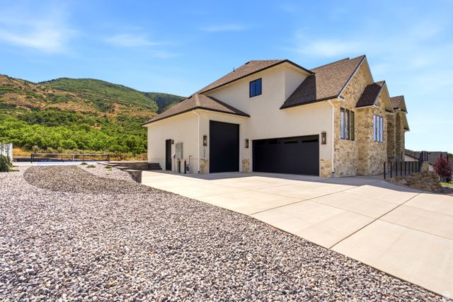 1056 N WIZARD HTS, Kaysville, UT 84037