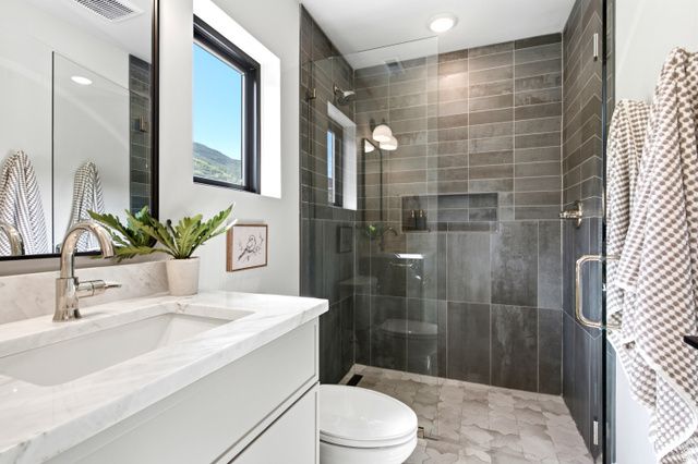 1056 N WIZARD HTS, Kaysville, UT 84037