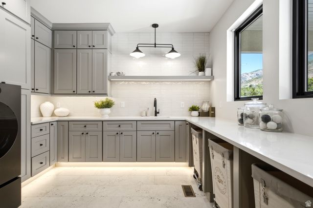 1056 N WIZARD HTS, Kaysville, UT 84037