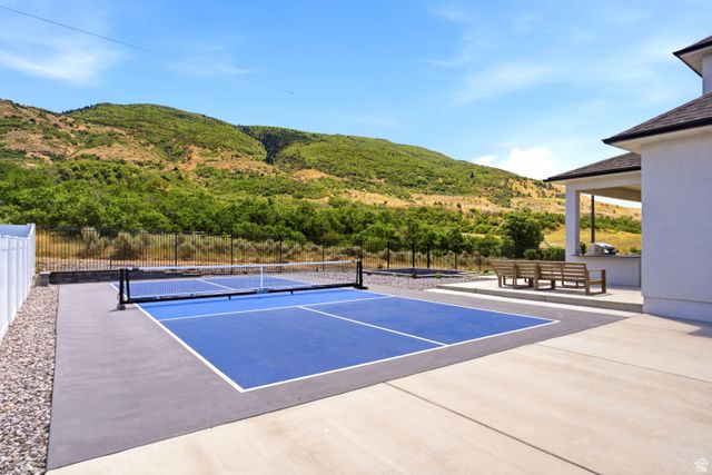 1056 N WIZARD HTS, Kaysville, UT 84037
